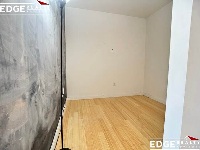 Foto del edificio - 99 Chestnut Hill Ave
