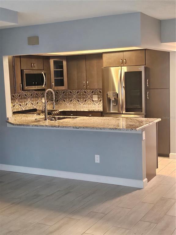 Foto del edificio - 5220 Brittany Dr S