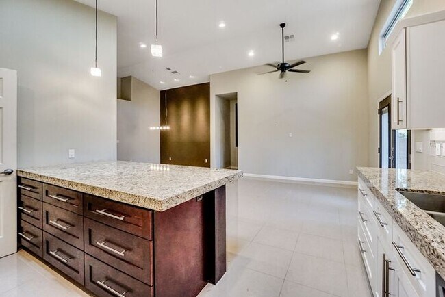 Foto del edificio - 820 N Western Ridge Trail