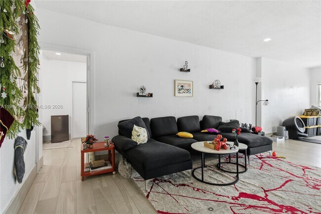 Foto del edificio - 5737 SW 6th St