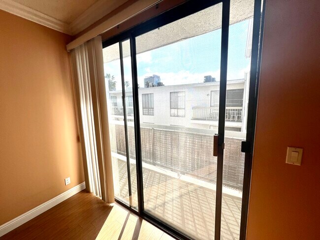 Foto del edificio - 533 S St Andrews Pl