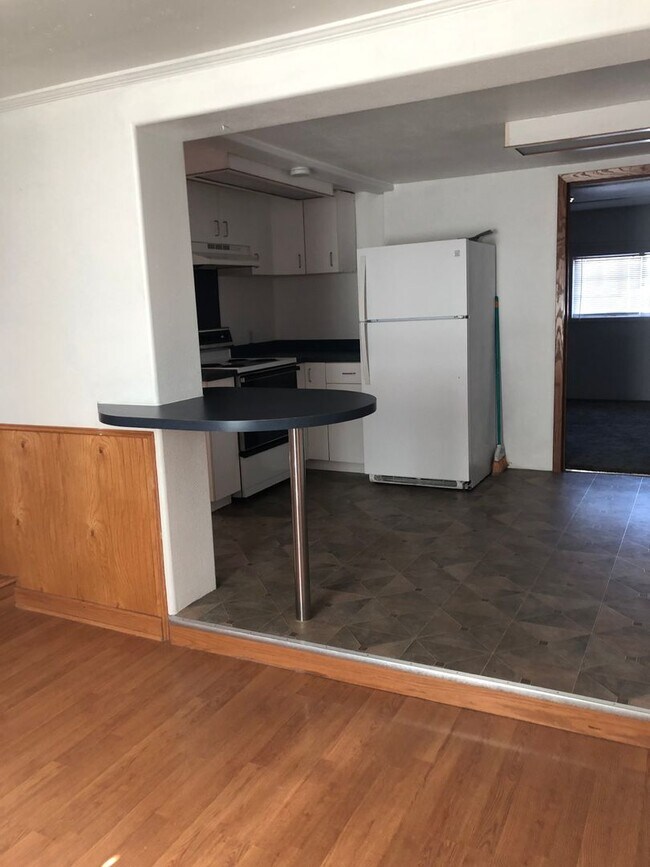Foto del edificio - 704-704 W 4th Ave