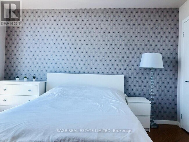 Building Photo - 208 Queens Quay W