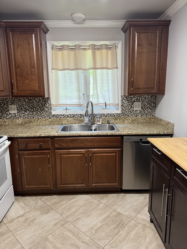 Foto principal - 133 E Winchester Rd