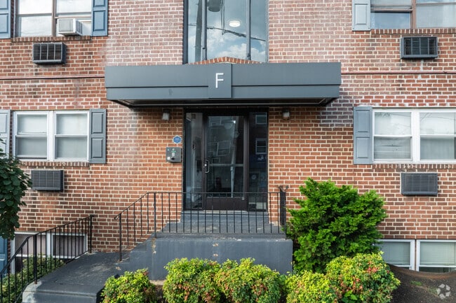 Entrada - Longshore Apartments