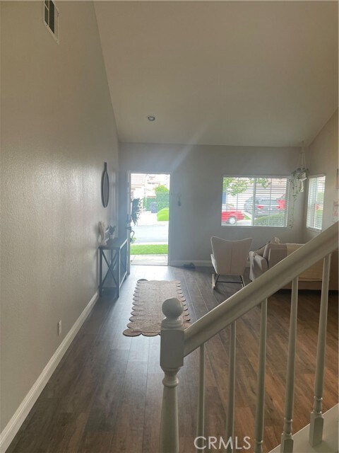 Foto del edificio - 130 Tamarack Dr