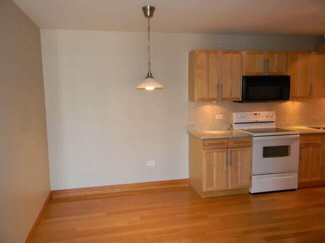 Building Photo - 10222 S 84th Terrace