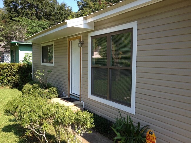 Building Photo - 1306 Elberta Dr
