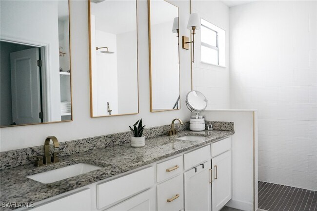 Building Photo - 14470 Secret Garden Cove