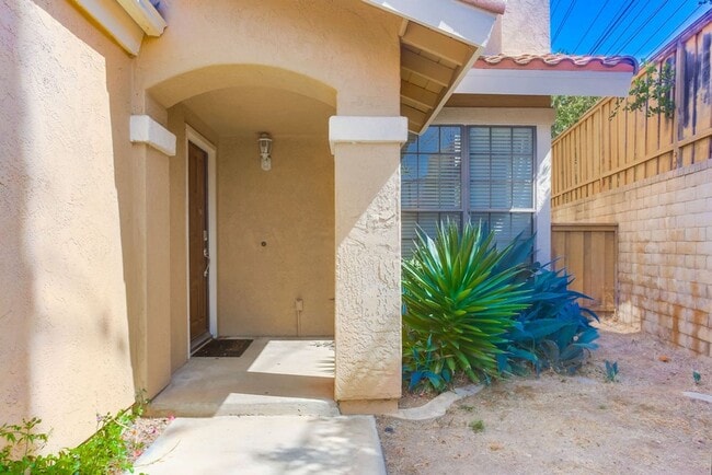 Foto del edificio - Charming Two Story 3 BR Home Available Mid June!