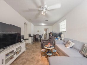 Building Photo - 410 Pinecrest Dr