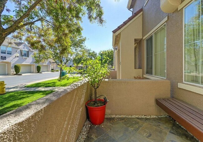 Foto del edificio - Experience Esplanade! Premier Townhome Com...