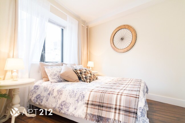 Building Photo - 809 9th Ave