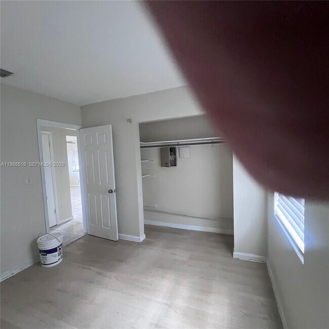 Foto del edificio - 114 SW 67th Terrace