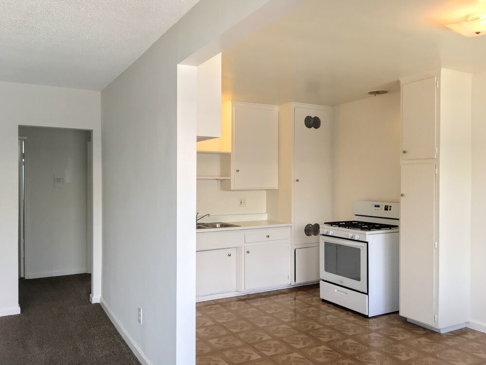 Primary Photo - 1332 W 225th St