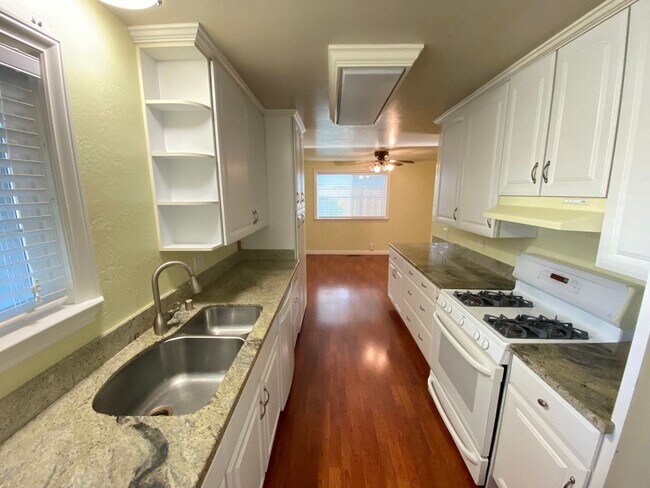 Foto del edificio - 3 Bed 2 Bath Single Family Home In Concord