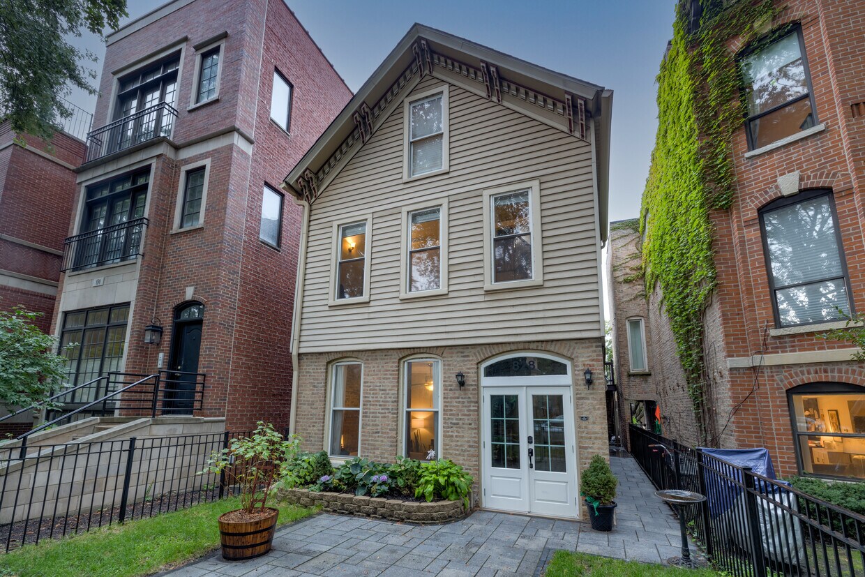 Front of Property - 828 W Lill Ave