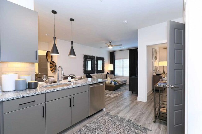 Building Photo - Available Now – Beautiful Apartment for Rent