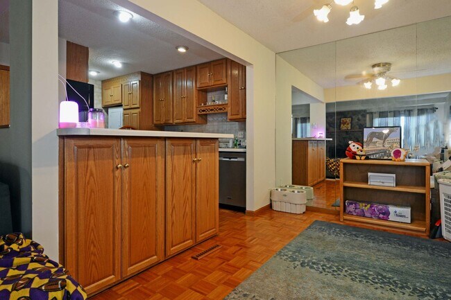 Foto del edificio - Spacious 2-Bedroom 3-Bathroom Townhome in ...