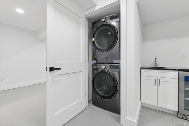 Building Photo - 10 Sagamore Rd