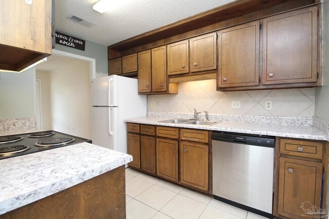 Building Photo - 6528 Hunter St