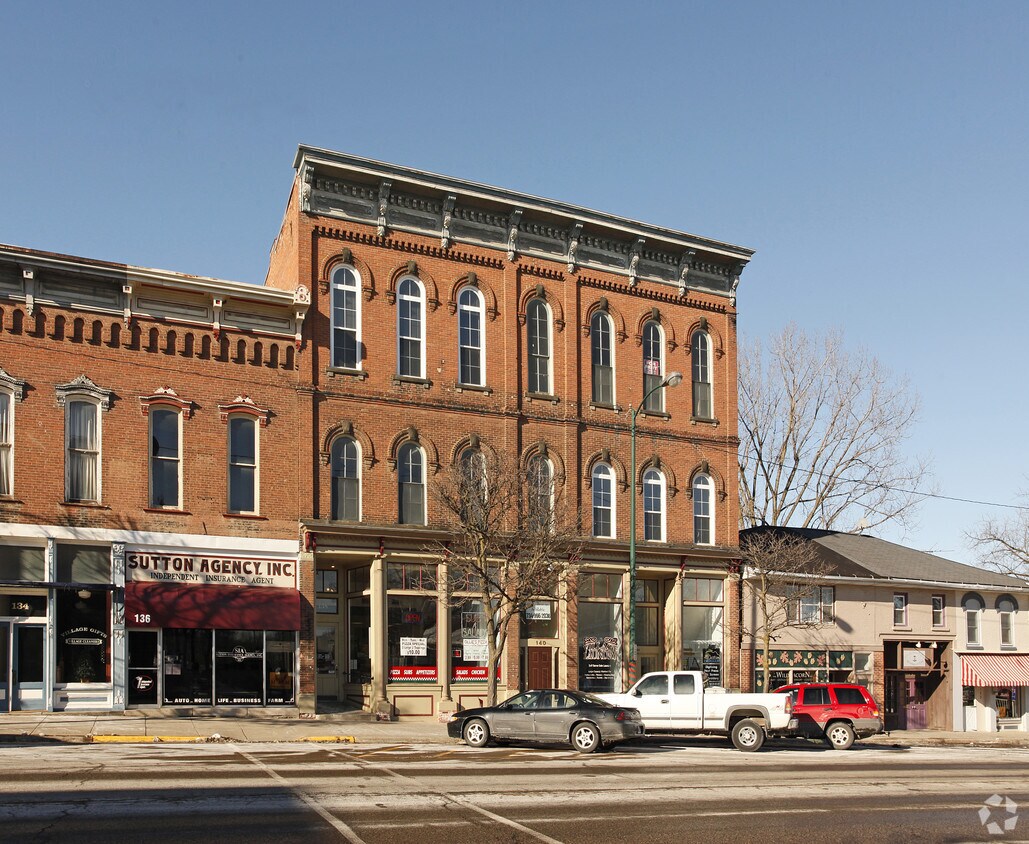 Building Photo - 138-144 E Main St