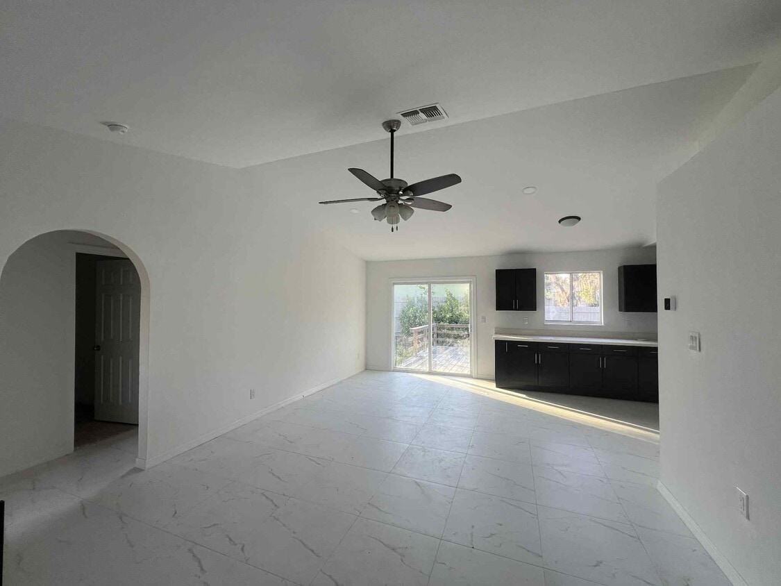 Foto principal - 26825 St Thomas Dr