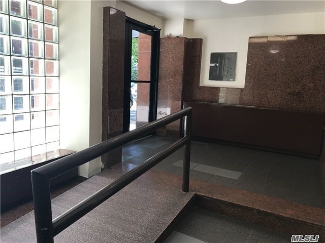 Foto del edificio - 94-11 60th Ave