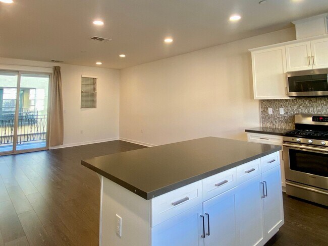 Building Photo - Beautiful North San Jose 2 Bedroom with Do...