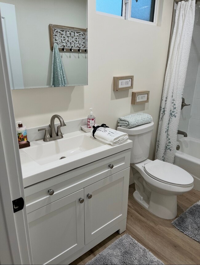 Building Photo - 9528 1/2 Redfern Ave