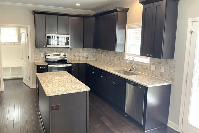 Building Photo - 271 Water Mill Rd