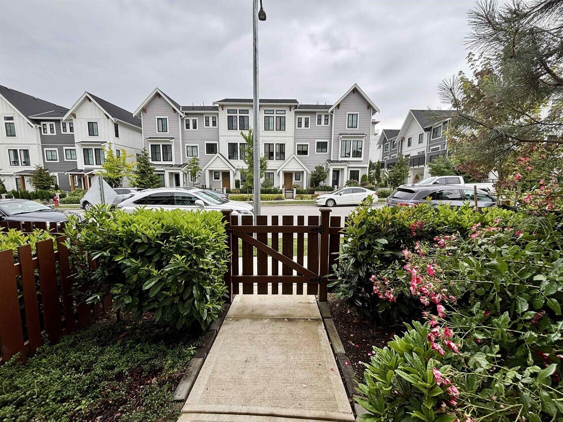 Photo principale - 20155-84 84 Ave