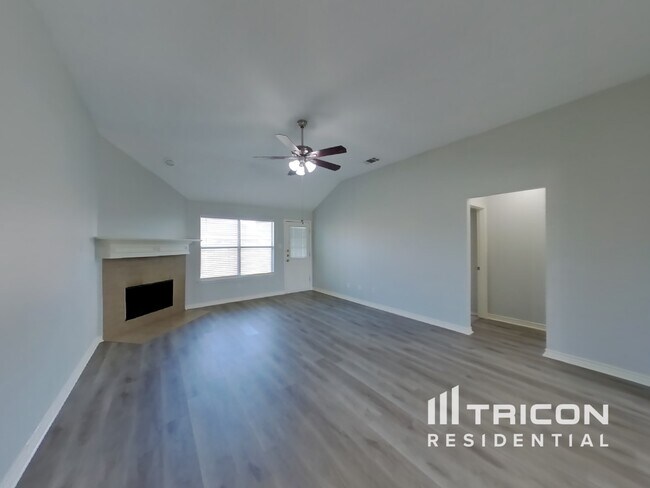 Foto del edificio - 102 Drycreek Dr