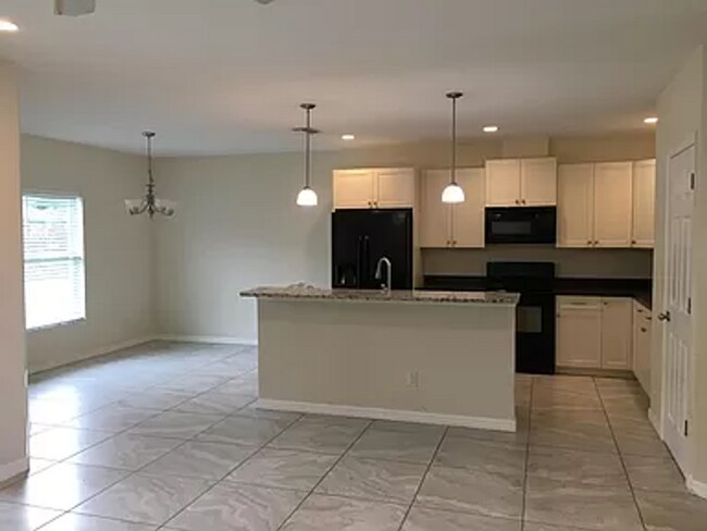 Building Photo - Great 3 bedroom 2 bath home