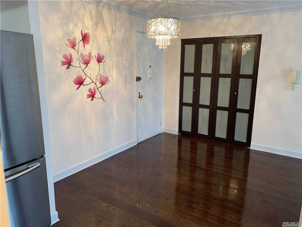 Foto principal - 68-20 Selfridge St