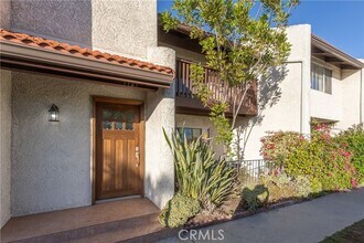 Building Photo - 7727 Vía Capri