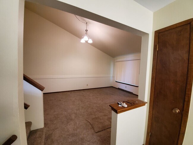 Foto del edificio - Spacious 3 Bedrooms 2 Baths Townhome Available