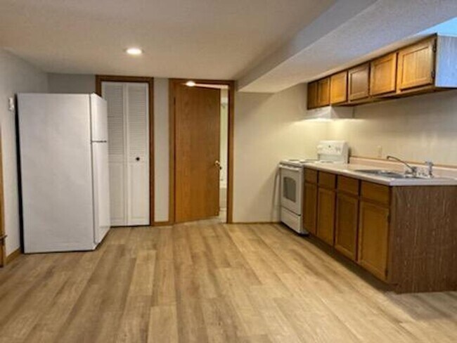 Building Photo - 1016 Litchfield Ave SW