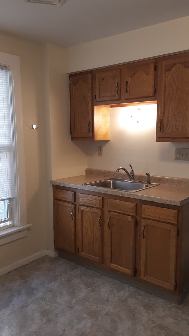 Kitchen sink - 1257 Jackson St