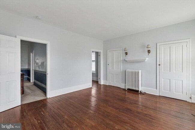 Building Photo - 448 Roxborough Ave
