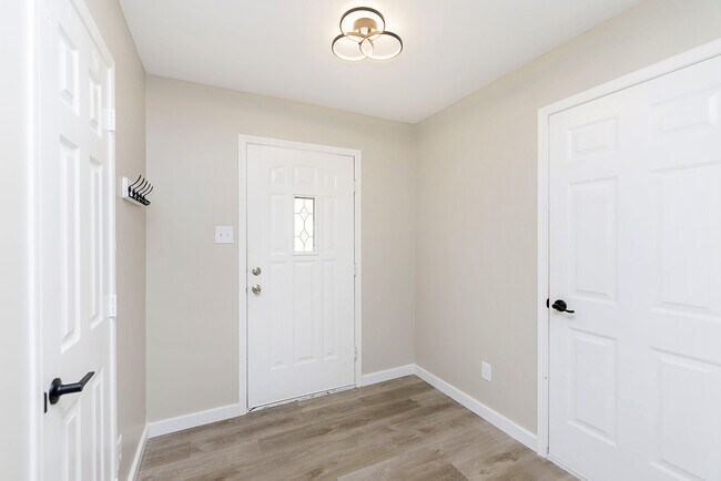 Foto del edificio - 5883 N Benjamin Pl