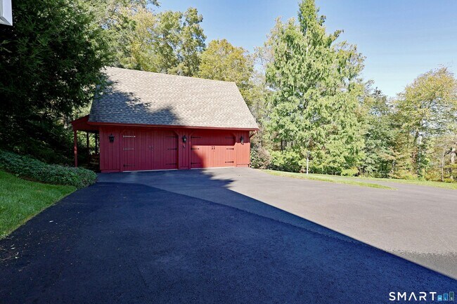 Foto del edificio - 36-40 Fox Run Rd