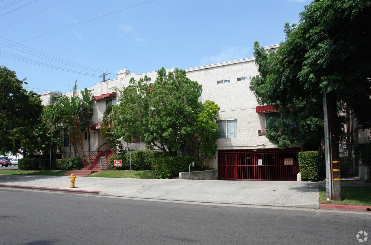 Foto del edificio - Sunset Gardens Courtyard