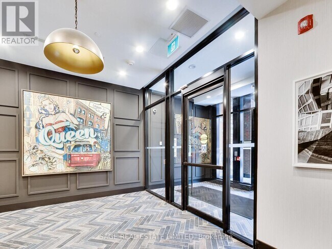 Photo du bâtiment - 899 Queen St E