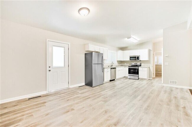 Building Photo - 2459 Brooks Dr