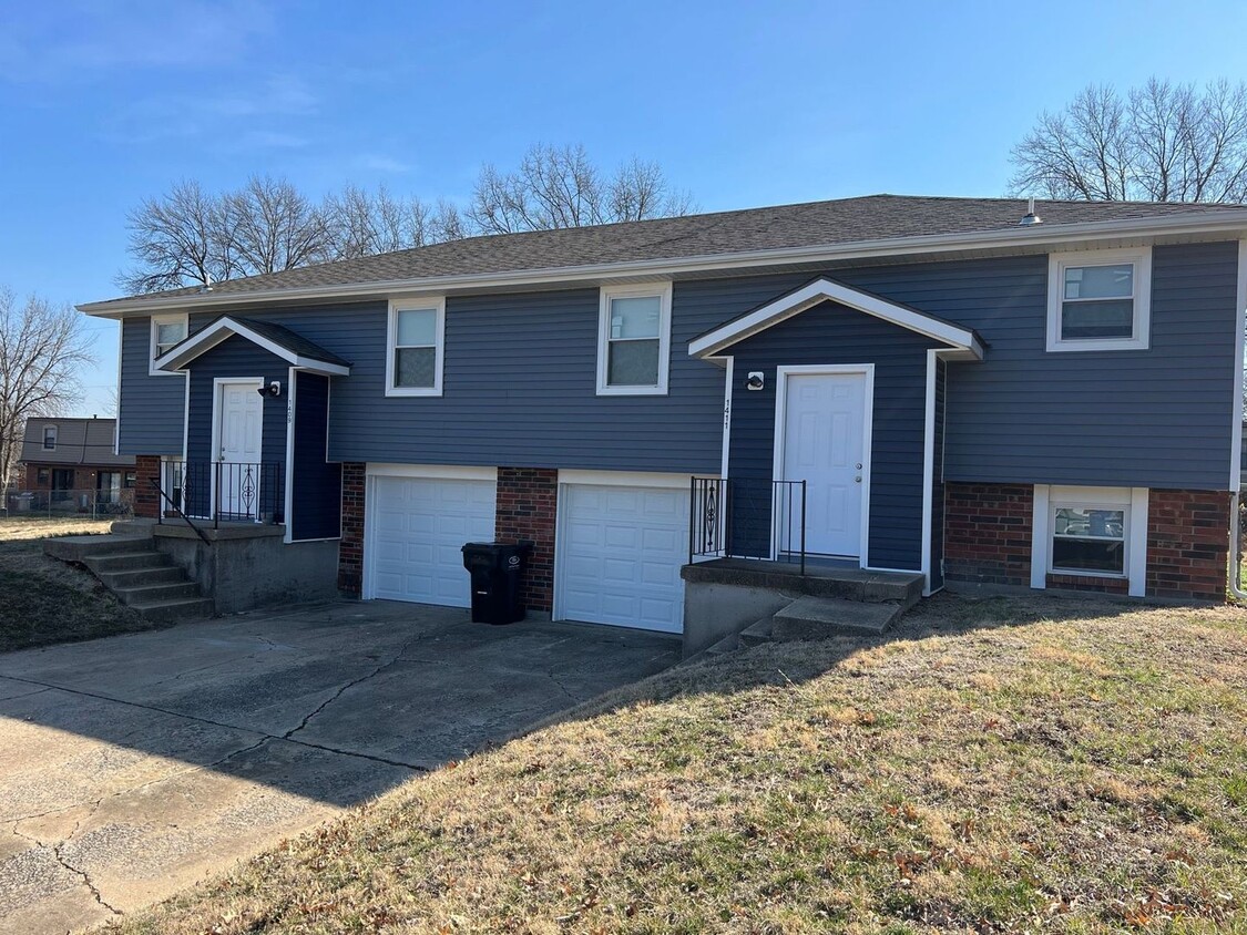 Primary Photo - 3/1 duplex in Independence