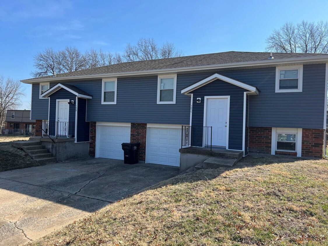 Foto principal - Coming Soon: Updated 3 Bedroom Duplex with...