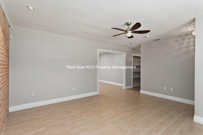 Building Photo - 716 W Daffodil Ave