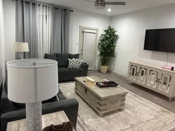 Foto del edificio - 12810 Heddington Grv Ln