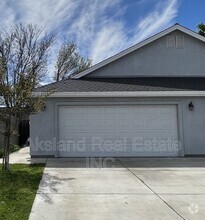 Building Photo - 451 Pearl Pl